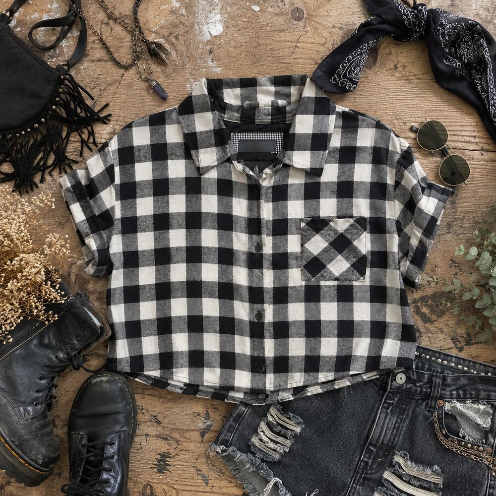 Rails Black And White Black & White Plaid Button‎ Up Crop Top Size M